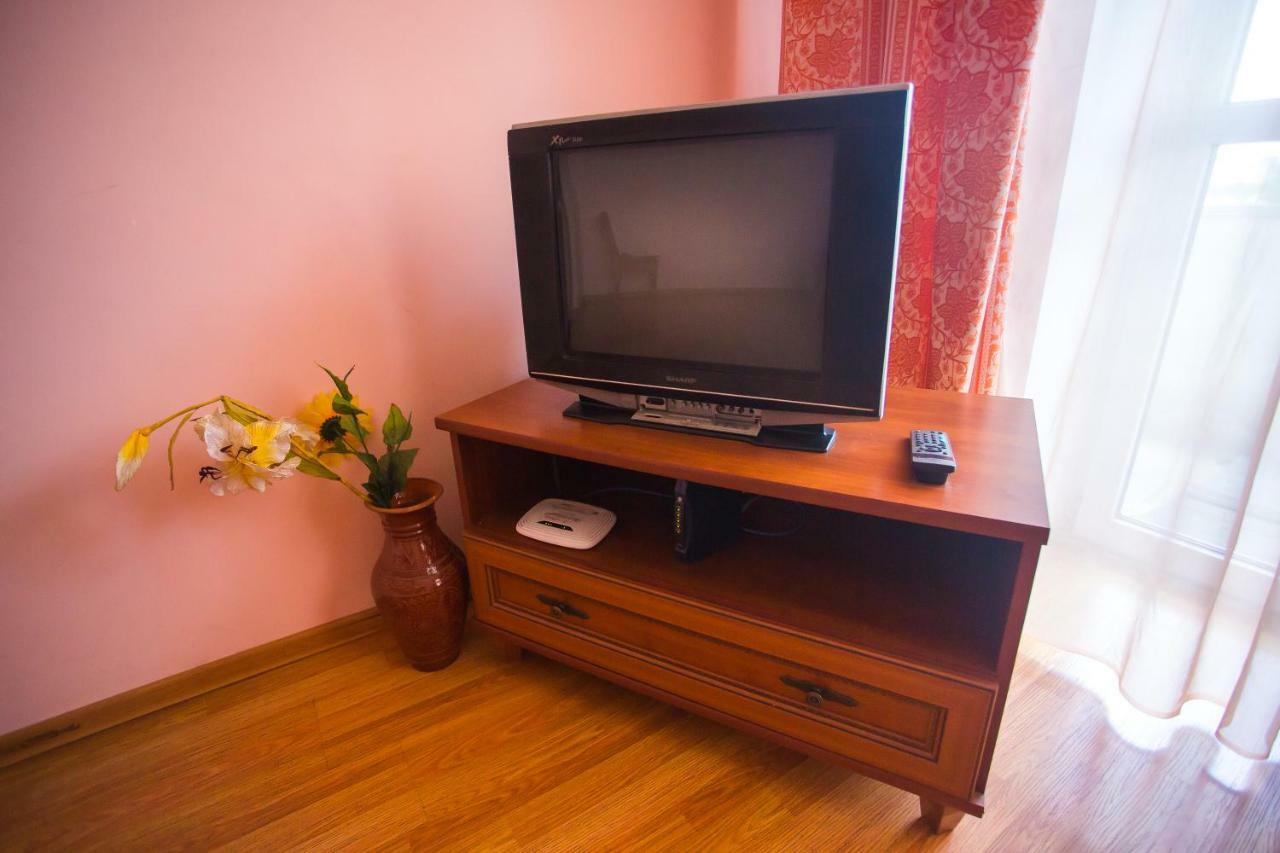 Like Home On Zaliznychna 9 Ivano-Frankivsk Exterior photo